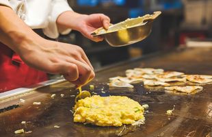 渋谷エリアのおすすめお好み焼き店：個性豊かな味わいと楽しい食体験